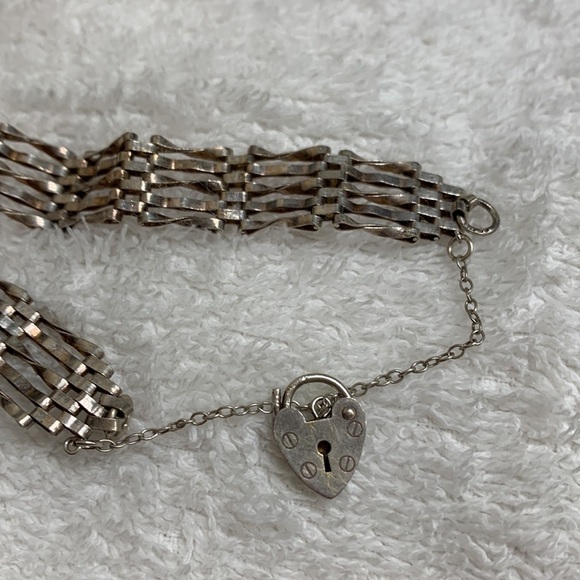 Alistair Stewart Jewellers Silver detailed bracelet with padlock closure 🔴 - Picture 4 of 8